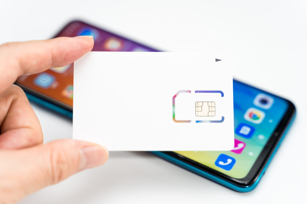 SIMカードとスマートフォン